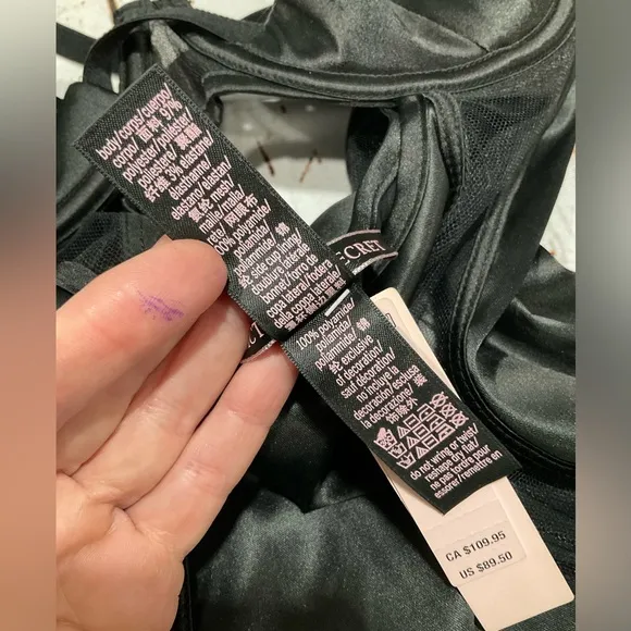 VICTORIAS SECRET QUARTER CUP SLIP WITH GARTERS