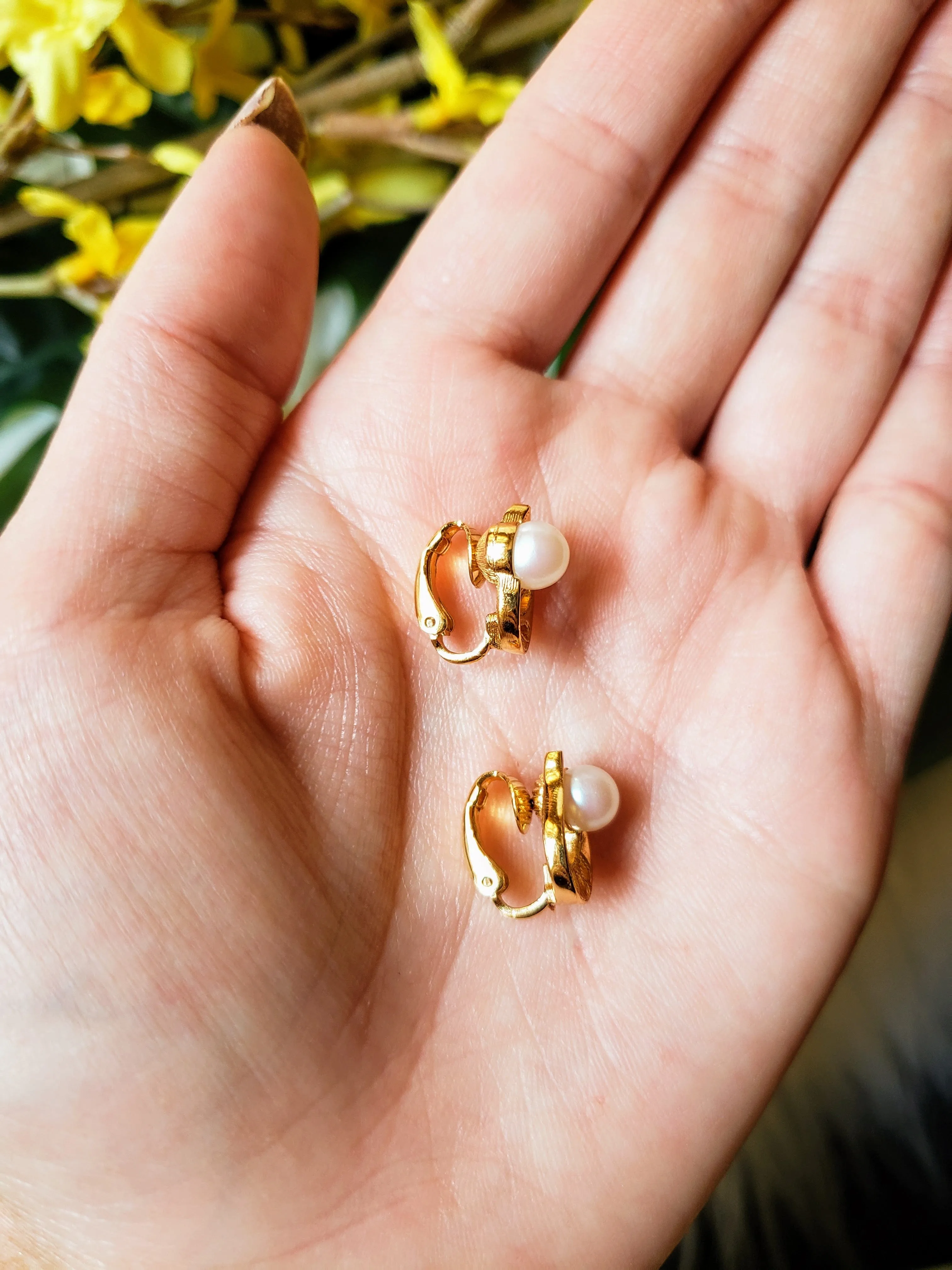 Vintage - Pearl On Leaf Clip-On Earrings