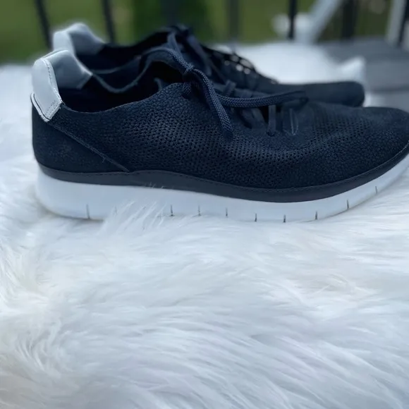 Vionic Men's size  11.5  Tucker Lace-up Casual Sneaker  navy blue