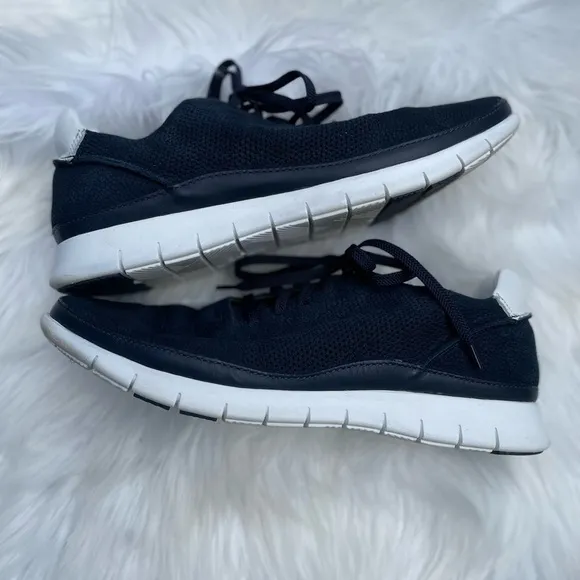 Vionic Men's size  11.5  Tucker Lace-up Casual Sneaker  navy blue