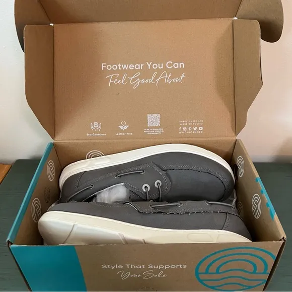Vionic Skipper Boat Shoes - Size 10 - Gray Canvas