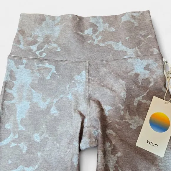 Vuori Womens Clean Elevation Shorty Bike Shorts In Dogwood Washed Flower XS NWT