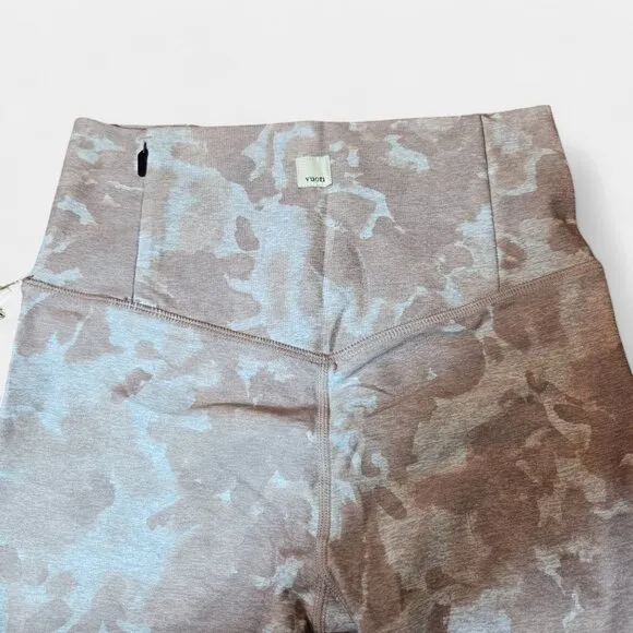 Vuori Womens Clean Elevation Shorty Bike Shorts In Dogwood Washed Flower XS NWT