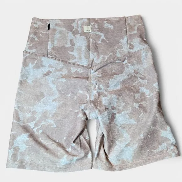 Vuori Womens Clean Elevation Shorty Bike Shorts In Dogwood Washed Flower XS NWT