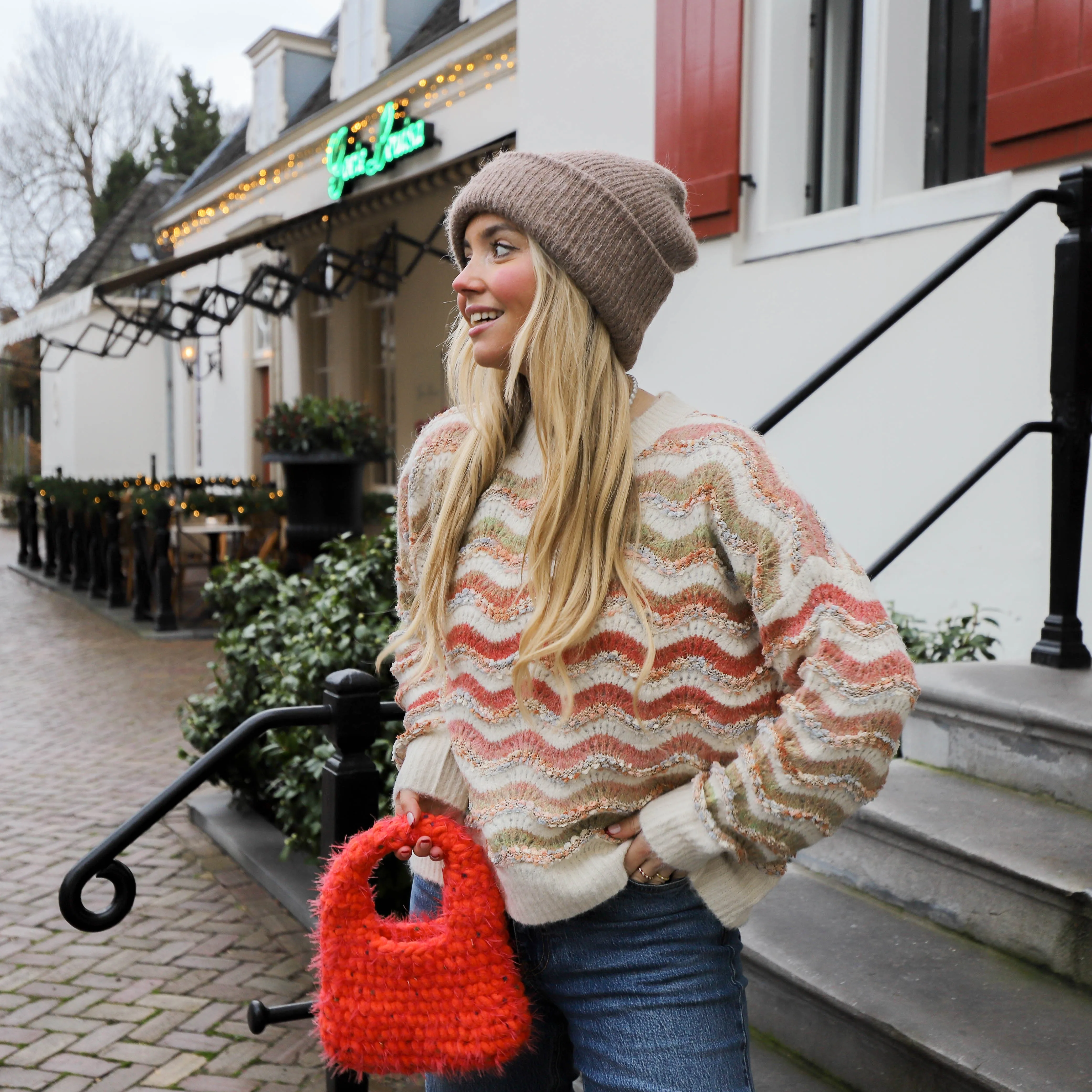 Wavie trui beige oranje