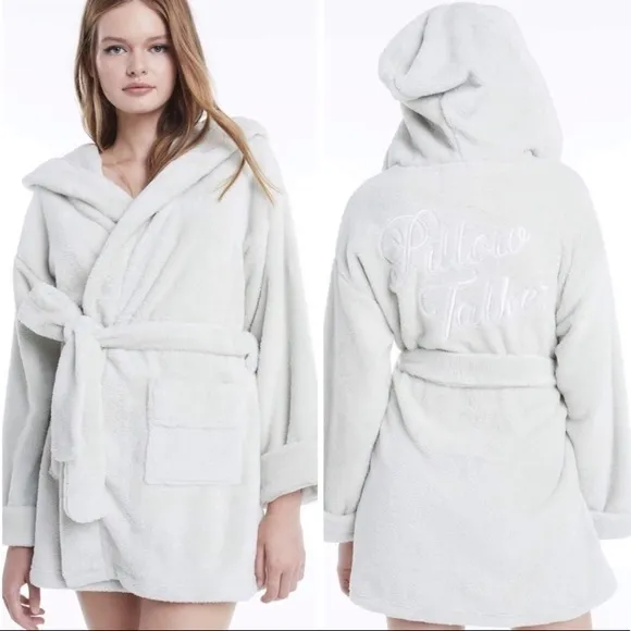 Wildfox Pillow Talker embroidred mint green plush loungewear robe Medium