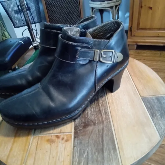 Women's JOSEPH SEIBEL Black Leather Ankle Boots size 39 US 8.5 With Zipper