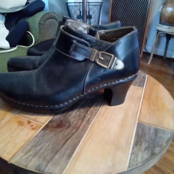 Women's JOSEPH SEIBEL Black Leather Ankle Boots size 39 US 8.5 With Zipper
