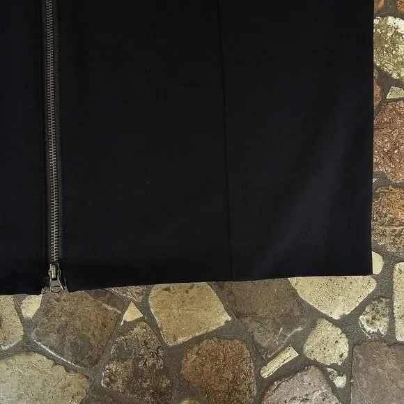 Womyn Zip Front Skirt with Zipper Pockets with Circle Zipper Pulls, Size Large