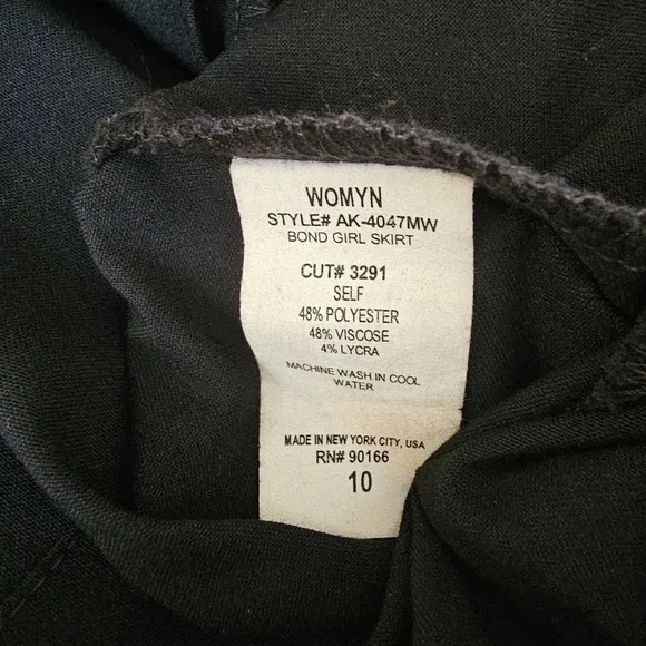 Womyn Zip Front Skirt with Zipper Pockets with Circle Zipper Pulls, Size Large