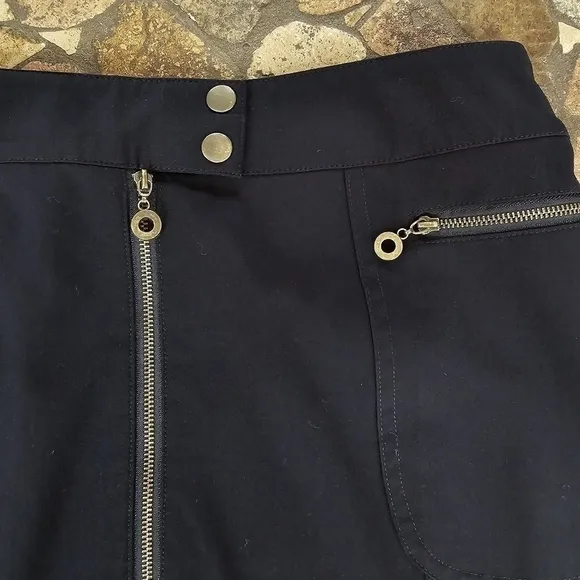 Womyn Zip Front Skirt with Zipper Pockets with Circle Zipper Pulls, Size Large