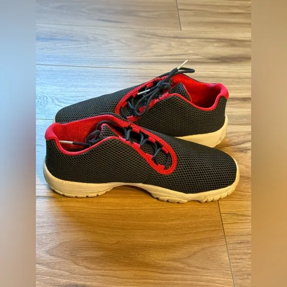 Youth 6Y Air Jordan Future Low BG Shoes / Sneakers