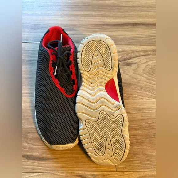 Youth 6Y Air Jordan Future Low BG Shoes / Sneakers